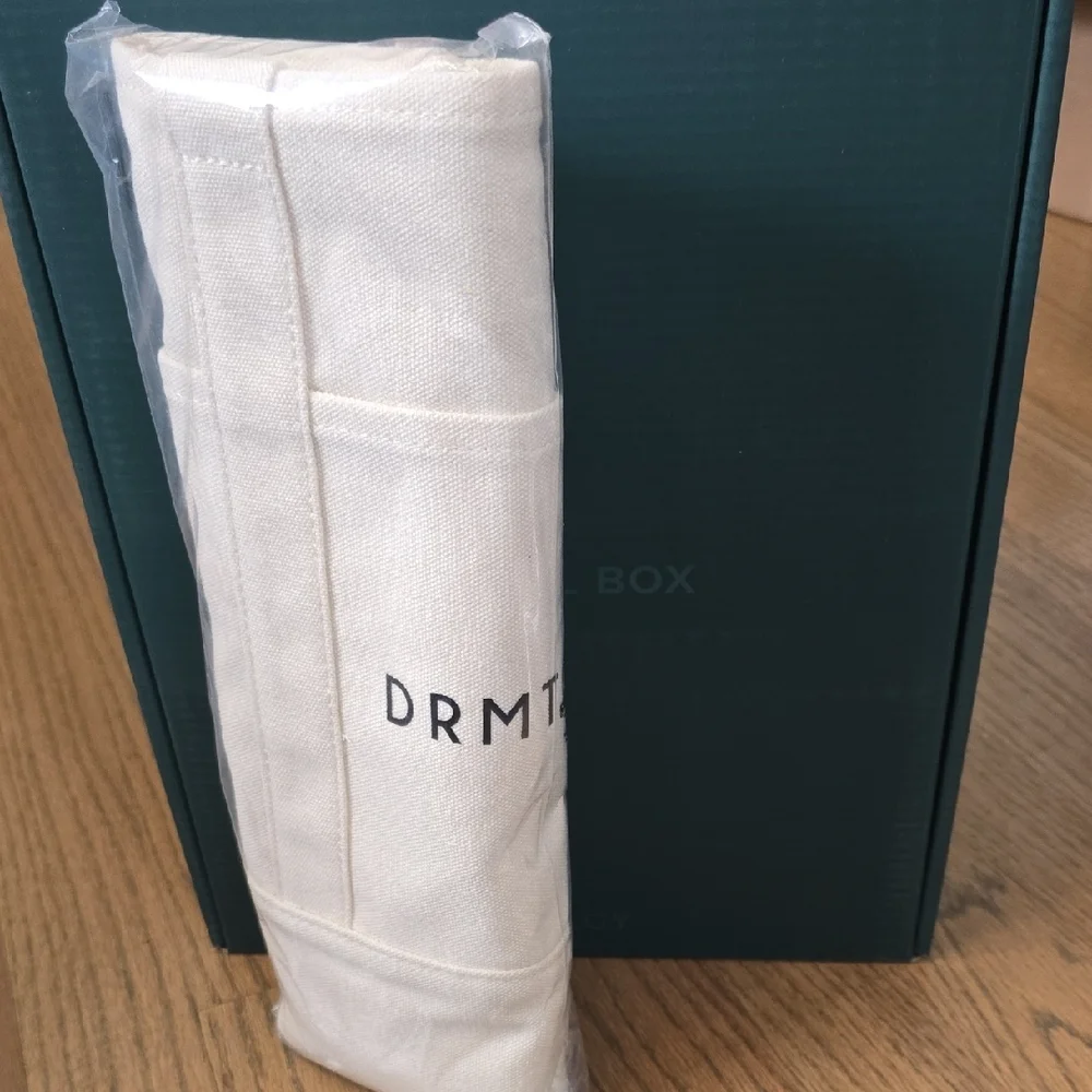 DRMTLGY Skincare Set - Blue and White - Picture 7 of 8